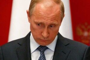 Путін поперхнувся і завмер, коли йому доповіли, що війна в Україні «йде за планом» (Відео)