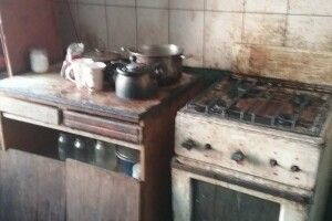 У Луцьку дитину-інваліда утримують в нелюдських умовах