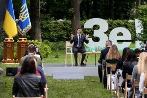 Слова Зеленського про Порошенка нагадали про Януковича і Тимошенко – західні ЗМІ