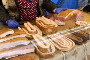 Ціна сала на столичних ринках сягнула 500 гривень за кіло 