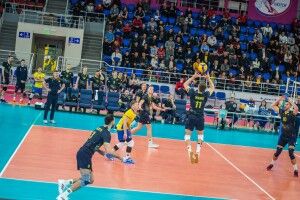 Українські волейболісти знищили Словаччину