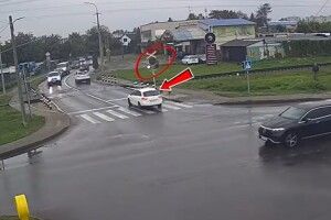 У Луцьку одразу троє водіїв проскочили на «червоний» через залізничний переїзд (Відео)