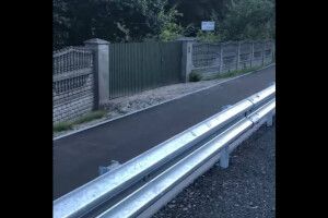 У волинському курортному селі дорожники перекрили людям виїзд з обійстя (Відео)