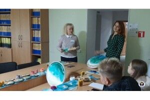 Жінка, що переїхала на Волинь із Маріуполя, розповіла, як заробляє гроші 