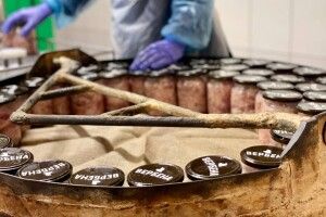 Консерви, які смакують бійцям на передовій: мер Нововолинська відвідав ТОВ «Вербена» (Фото)