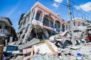 На Гаїті через тиждень після землетрусу під завалами знайшли 24 вцілілих, серед них діти