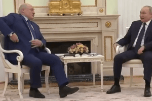 Тим часом путін хизується успіхами СРСР перед лукашенком (Відео)
