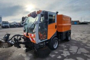 Громада на Волині отримала німецький «козир» для прибирання вулиць