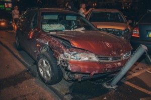 П'яний водій розбив сім машин і заснув в автомобілі поліції