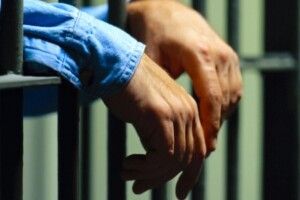 У Луцьку дідуся пограбували просто на зупинці