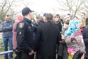 У Старих Кошарах через штовханину під церквою працювали правоохоронці