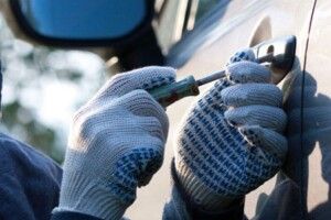 На Шацьких озерах злодії викрали з авто золото та 18000 гривень