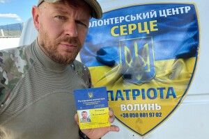 «Впізнаю своїх по очах і тепло плюсую»: наш Положинський представив волонтерську пісню