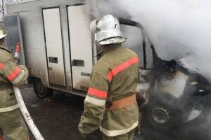 Поблизу ринку загорілася вантажівка з хлібом