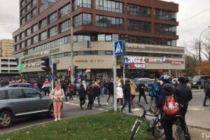 У Мінську силовики стріляють і кидають світлошумові гранати (Відео)