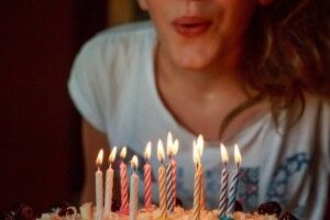Волинянка так святкувала іменини, що випала з автівки