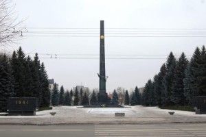 Лучани вимагають ліквідувати 40-метровий обеліск на меморіалі «Вічна слава»