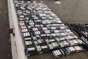 Волинські митники вилучили автомобіль через приховані у ньому цигарки 