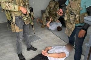 Чернівці-Львів-Волинь: ділки переправили десятки чоловіків за кордон, заробивши мільйони (Відео)