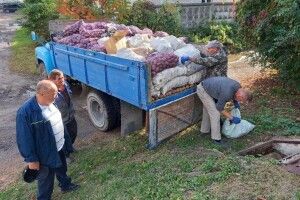 У громаді на Волині зібрали понад 4 тонни домашньої городини для обласної інфекційної лікарні