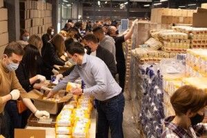 5 тисяч великодніх наборів від Фонду Порошенка та небайдужих українців передадуть нужденним