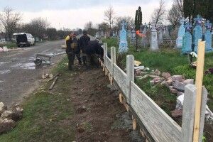 У громаді на Волині за кошти бюджету облагороджують цвинтар (Фото)