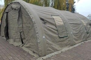 Тепло, електрика і супутниковий інтернет: у Луцьку розгорнули два пункти обігріву (Фото)