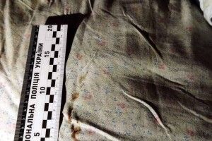 «Не дала грошей на випивон...»: На Рівненщині бувалий у бувальцях бандючелло віддухопелив ломакою рідну матір (Фото)