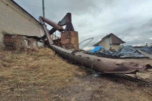 Учнів школи біля Луцька, у якій вітер повалив димар, перевели на дистанційне (Відео)