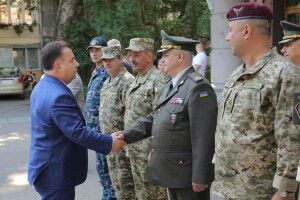 Міністр оборони Степан Полторак представив особовому складу ОК «Південь» нового командувача – Ігоря Палагнюка