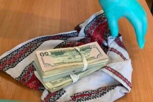 Пенсіонерка віддала мільйон гривень, щоб зняти приворот