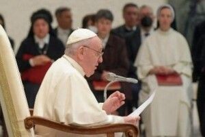 Папа Франциск закликав не забувати про жахіття війни в Україні