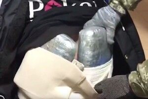 Майже 4,5 кілограми «травички» двоє українців намагались пронести на собі через кордон