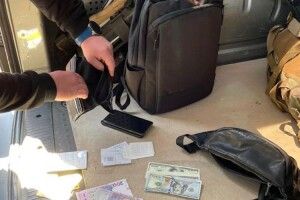 На Волині викрили адвоката під час одержання 800 доларів США хабаря (Фото)