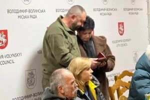 Вдові Героя з Волині В’ячеслава Черкова вручили його посмертні нагороди