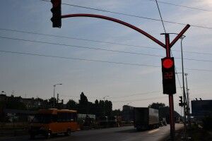 На Рівненщині мотоцикліст зупинився перед «зеброю», а його збила автівка