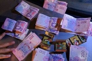 На трасі Київ-Чоп шахрай «розвів» працівницю АЗС на 3200 гривень (Фото)