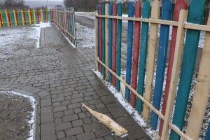 На Волині хтось пошкодив дитячий майданчик