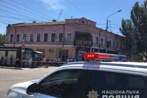 Невідомий взяв у заручники працівницю фінустанови