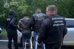 Волинян судять за продаж «квитків» за кордон