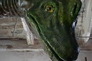 Вчитель малювання з Рівного виготовив копію динозавра (Відео)