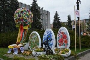 Центр волинського міста став Великоднім (Фото)