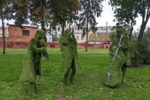 У місті на Волині з'явилися незвичні зелені мешканці (Фото)