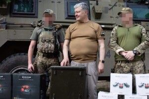 Порошенко привіз дрони Autel та ретранслятор 80-тій Десантно-штурмовій бригаді ЗСУ