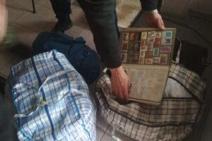 Колекцію марок минулого століття українець віз для продажу в Росію (Фото, відео)