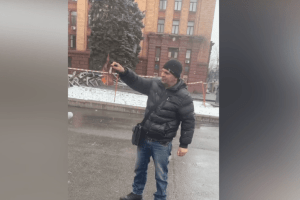 У Дніпрі росіянин публічно спалив свій паспорт (Відео)