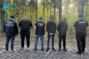 6000 доларів США за переправлення військовозобов'язаного в білорусь – волинянину повідомлено про підозру. 
