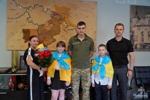 Очільник громади на Волині зустрівся із звільненим з полону Максимом Ляпіним