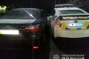 У Рівному порушники заблокували автівку поліцейських