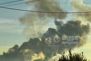 У Дніпрі після вибуху піднімається чорний дим